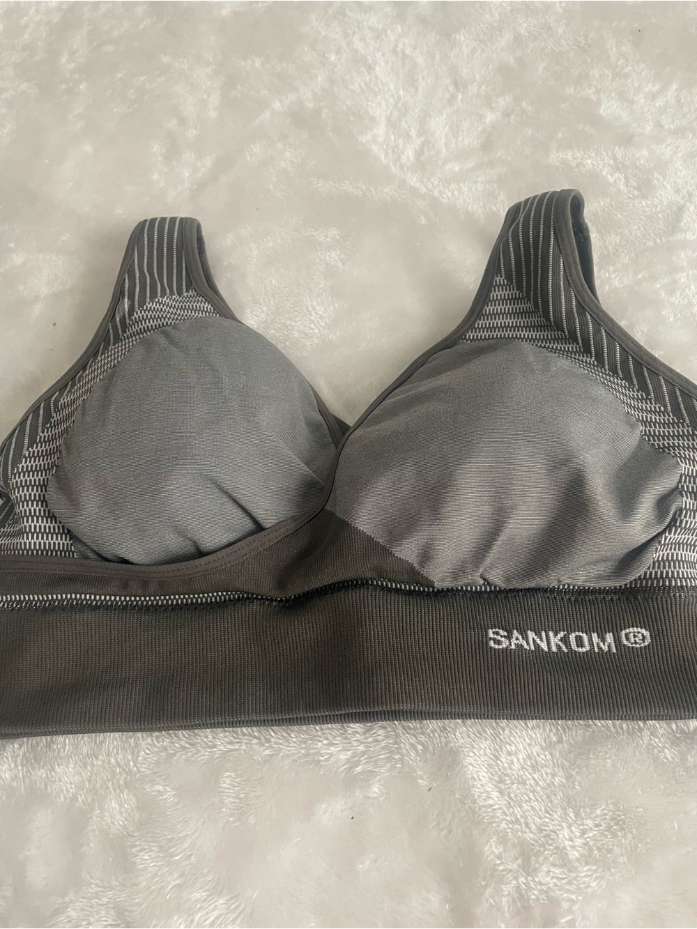 Sankom Bra m-l posture bra color is gray and white excellent condition